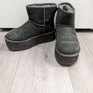 Classic mini platform Uggs